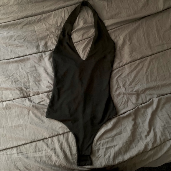 SHEIN Tops - 💥2/15💥 SHEIN Halter Bodysuit